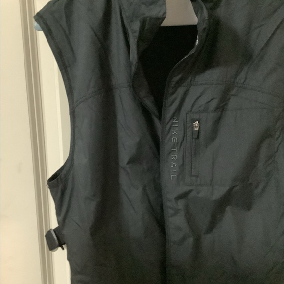 Nike Golf Vest and Therma Fit Half Zip Top - Picture 9 of 9